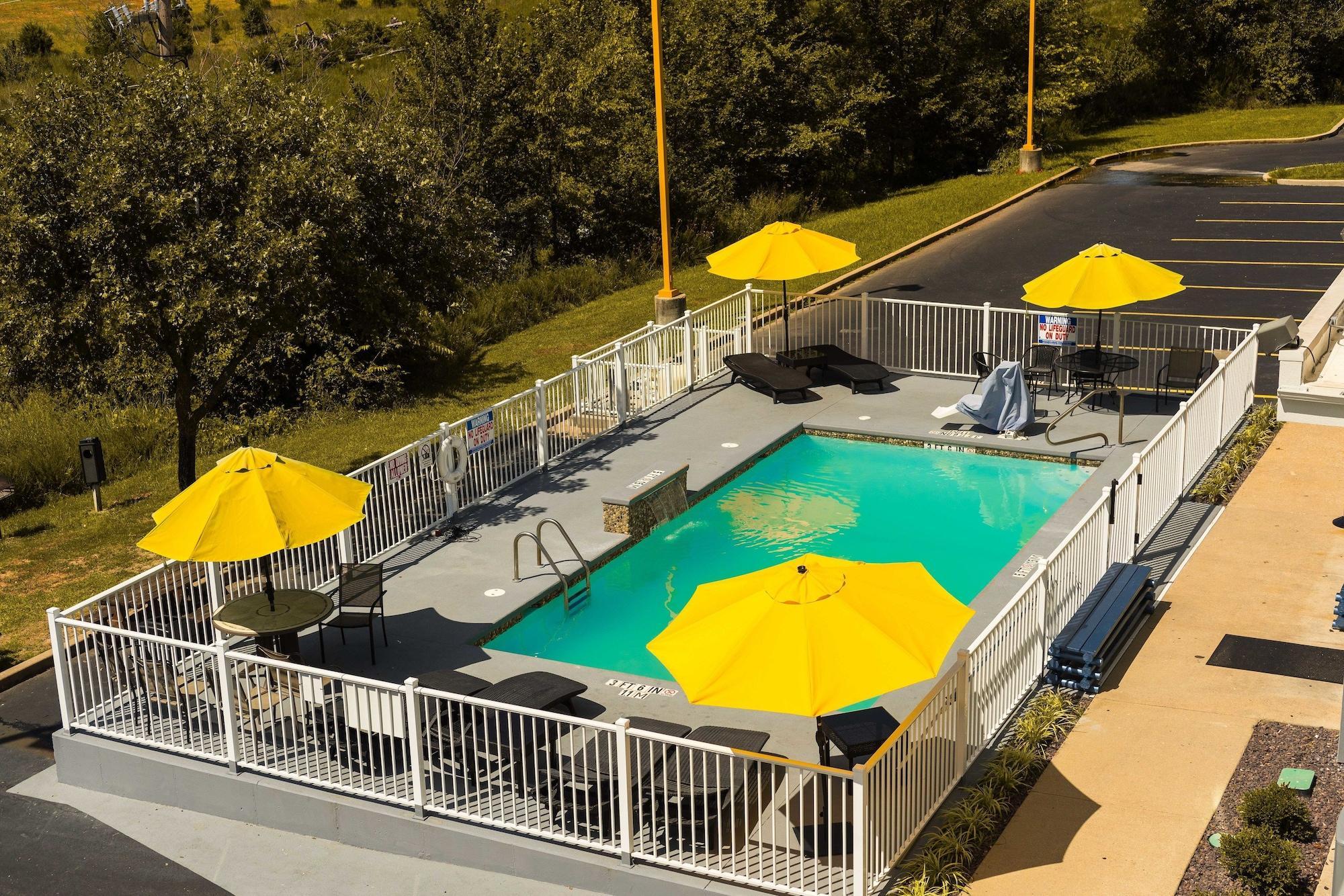 Studio Z, Ascend Hotel Collection Saint Robert Exterior photo